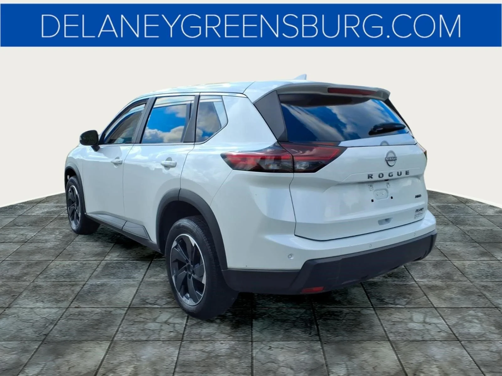 Used 2025 Everest White Pearl Qbe Nissan SV image 5