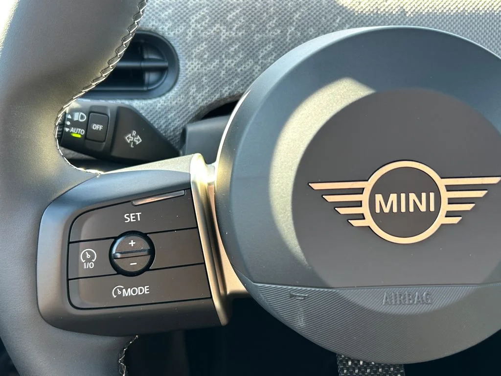 New 2026 Midnight Black II Metallic MINI Signature Plus image 19