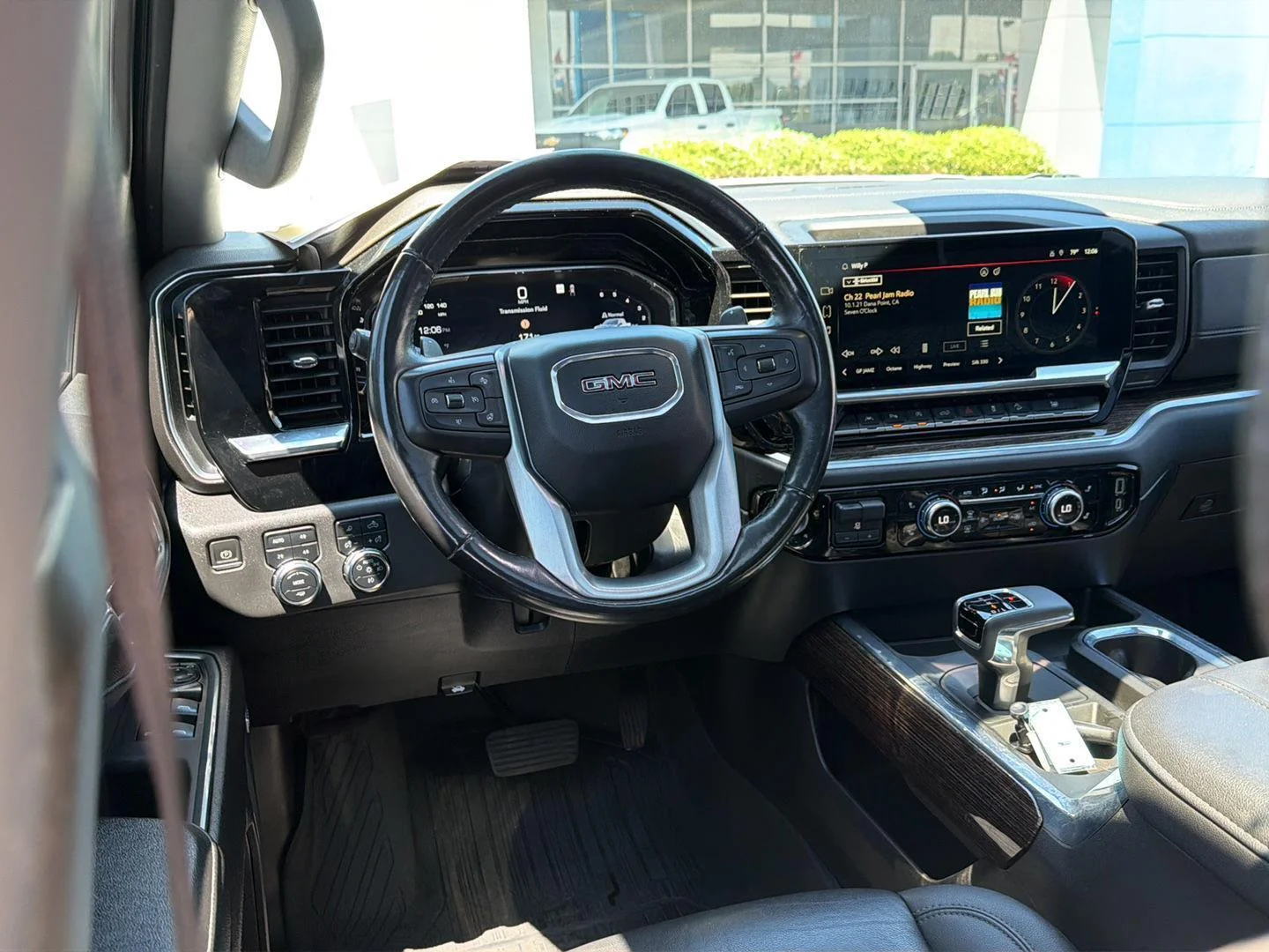 Used 2022 Quicksilver Metallic GMC Elevation image 18