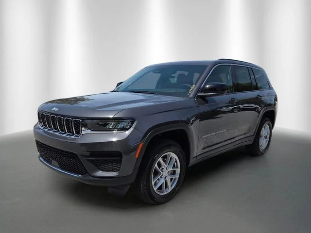 New 2026 Baltic Gray Metallic Clear-Coat Exterior Paint Jeep Laredo X image 2