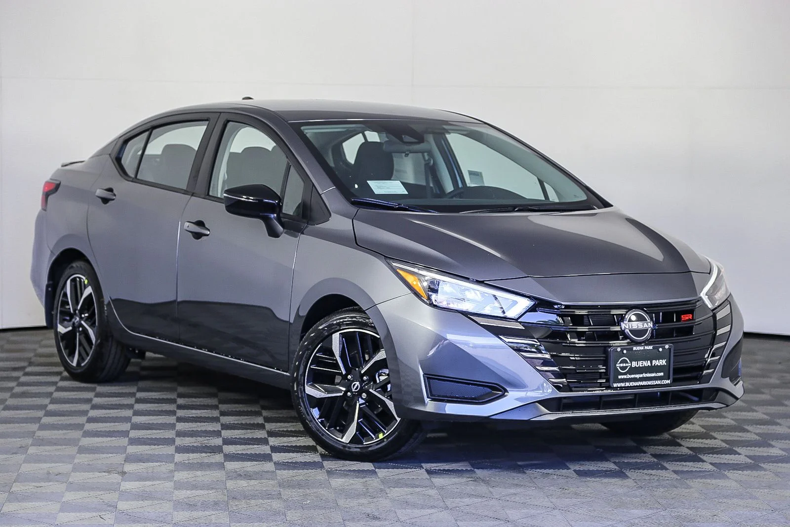 2025 Nissan Versa 1.6 SR CVT's photo