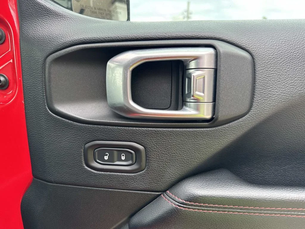 Used 2018 Red Jeep Unlimited Rubicon image 33
