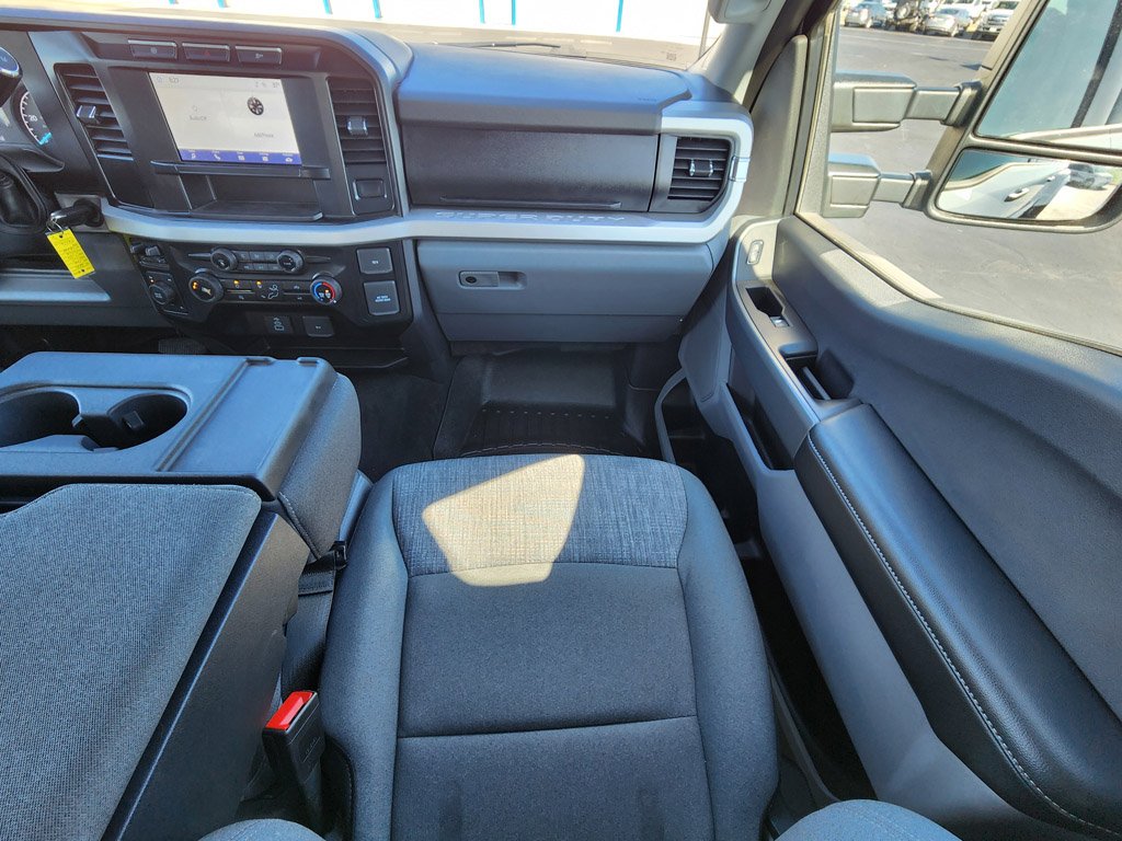 Used 2024 Oxford White Ford XLT image 27