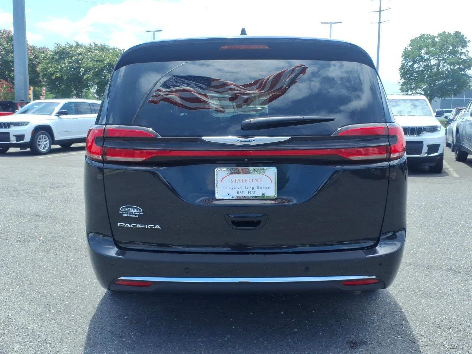 Used 2023 Brilliant Black Crystal Pearlcoat Chrysler Touring L image 15
