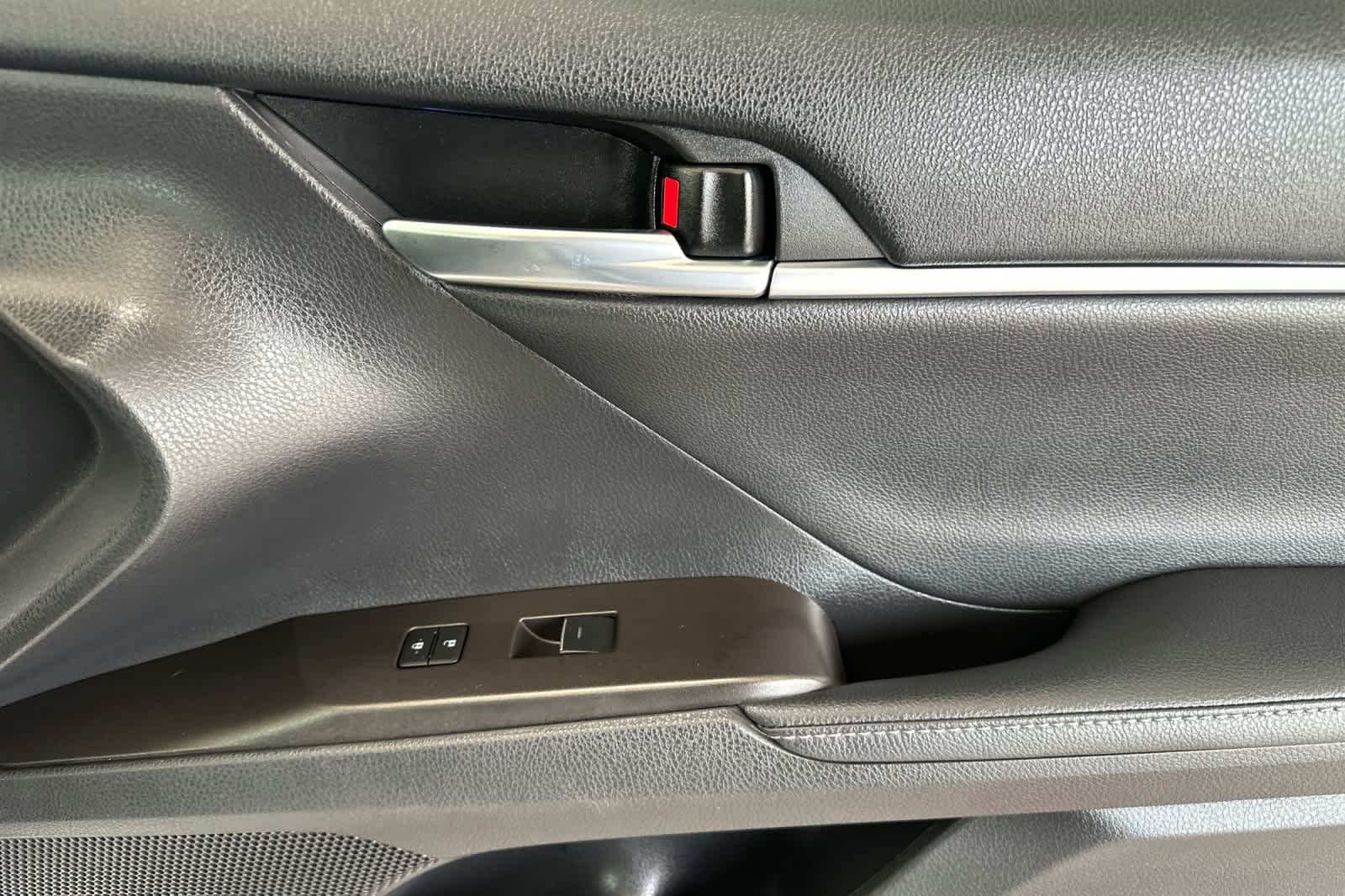 Used 2022 Wind Chill Pearl Toyota XLE image 18