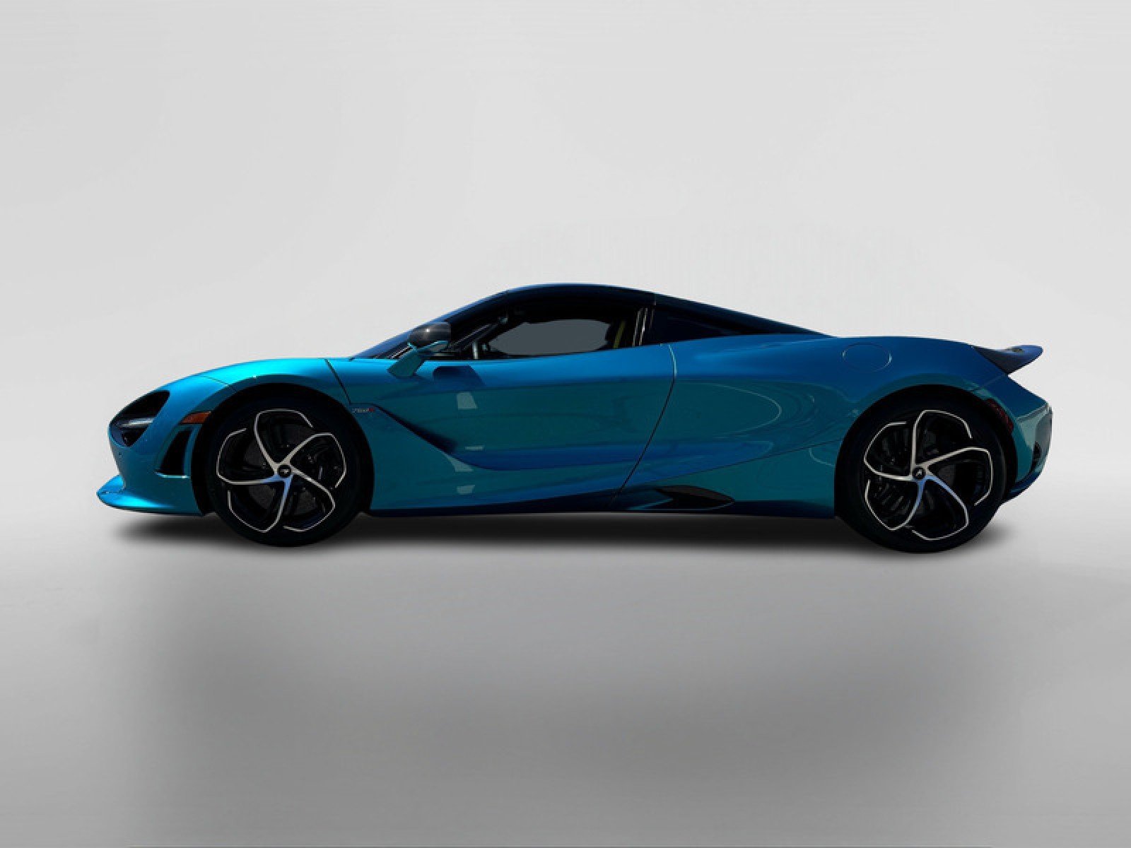 Used 2024 Belize Blue McLaren coupe image 3