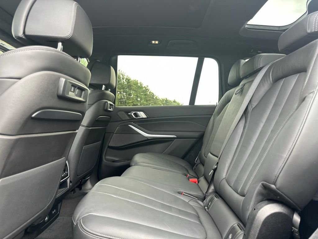 Used 2022 Phytonic Blue Metallic BMW xDrive40i image 19