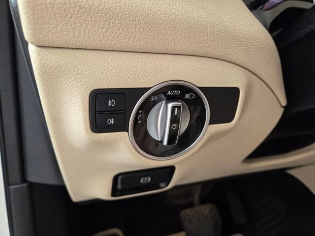 Used 2019 White Mercedes-Benz GLA 250 image 22