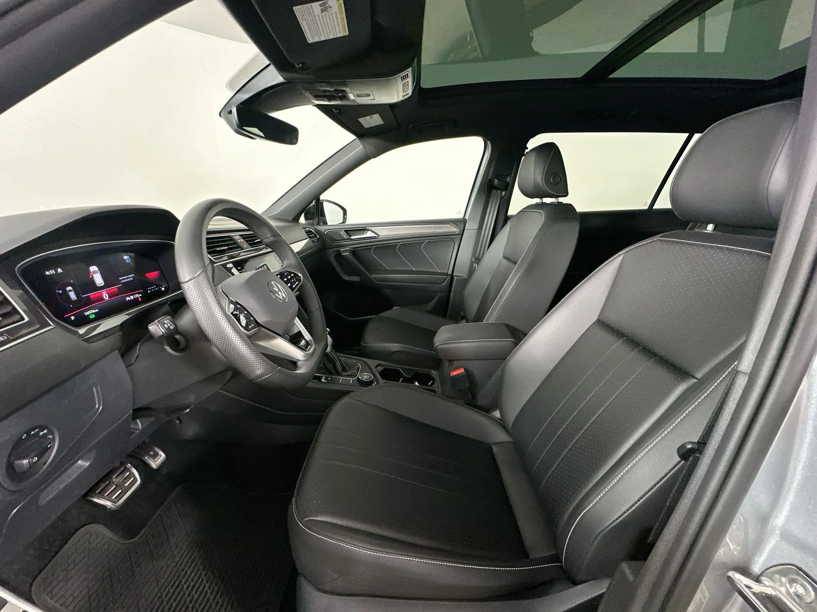 Used 2024 Silver Volkswagen  image 33