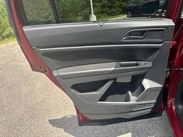 Used 2019 Red Volkswagen 3.6L V6 SE image 16