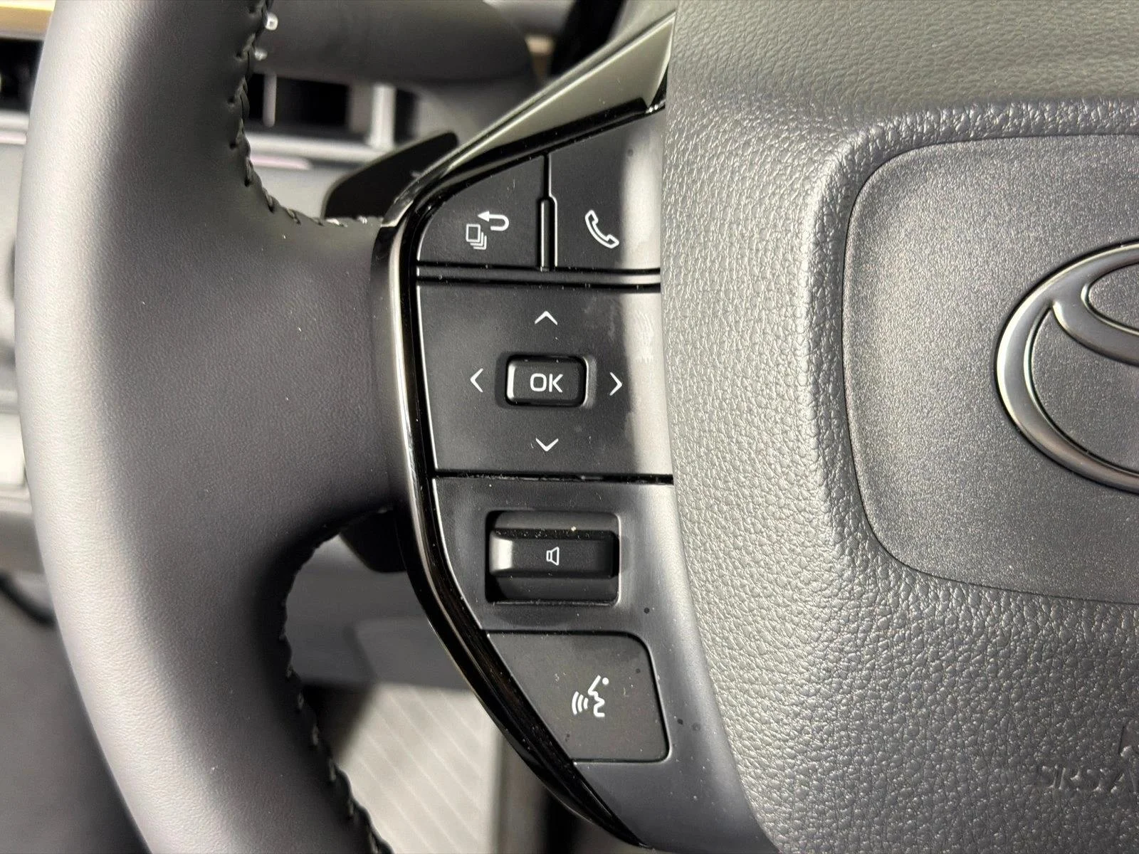 Used 2026 White Toyota XLE image 25