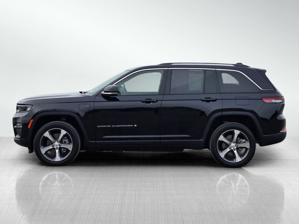 Used 2022 Diamond Black Crystal Pearlcoat Jeep 4xe image 6