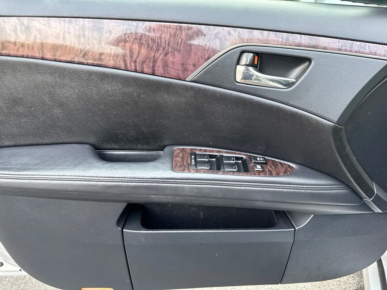 Used 2012 Silver Toyota Base image 24