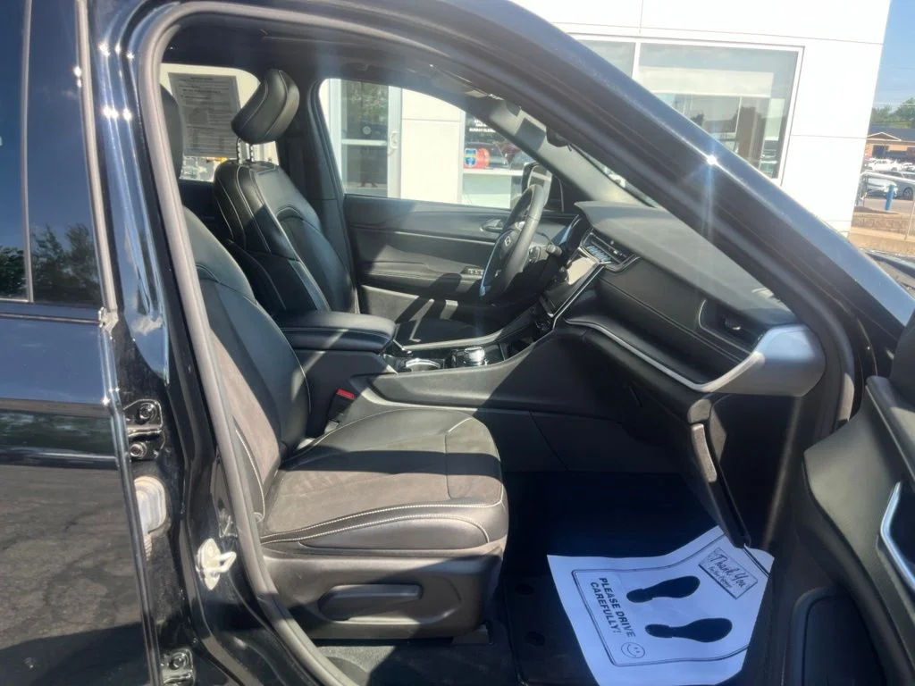 Used 2023 Black Jeep Altitude X image 12