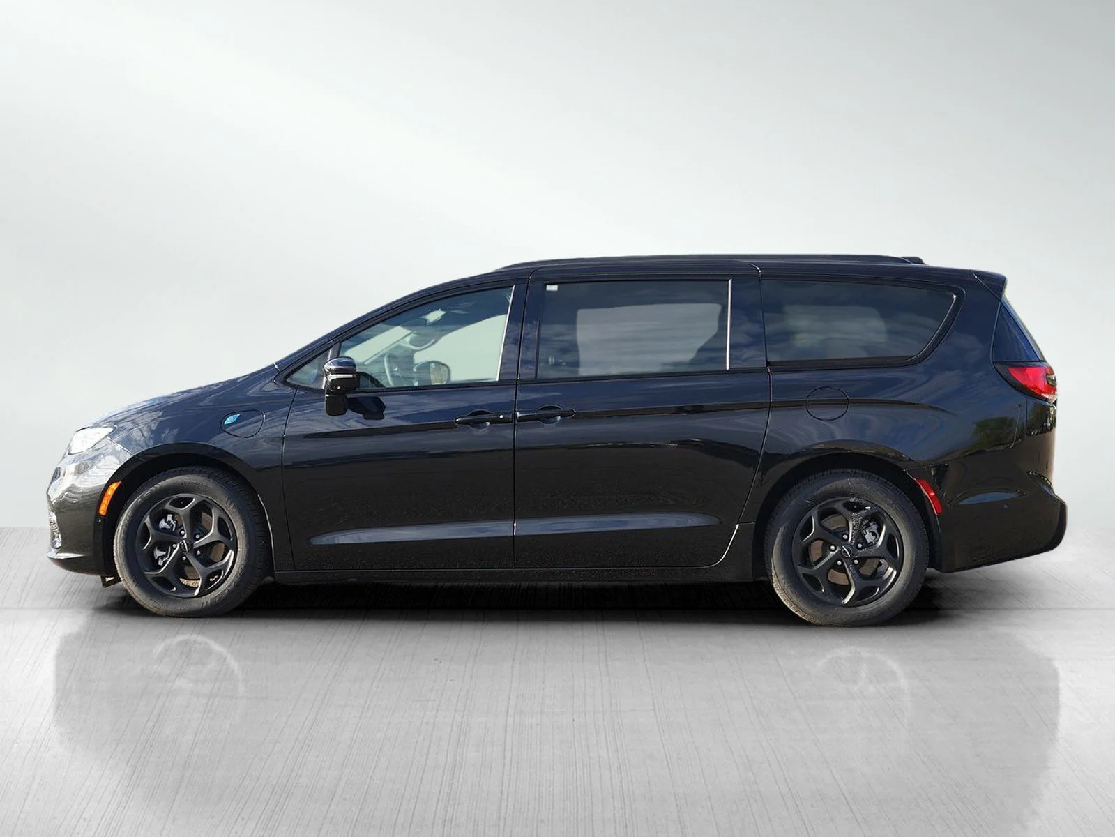 Used 2024 Chrysler Pacifica PHEV Select with VIN 2C4RC1S70RR103159 for sale in Burnsville, Minnesota