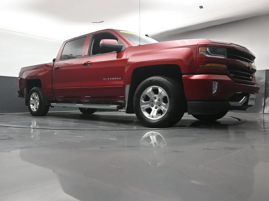 Used 2018 Red Chevrolet LT image 26
