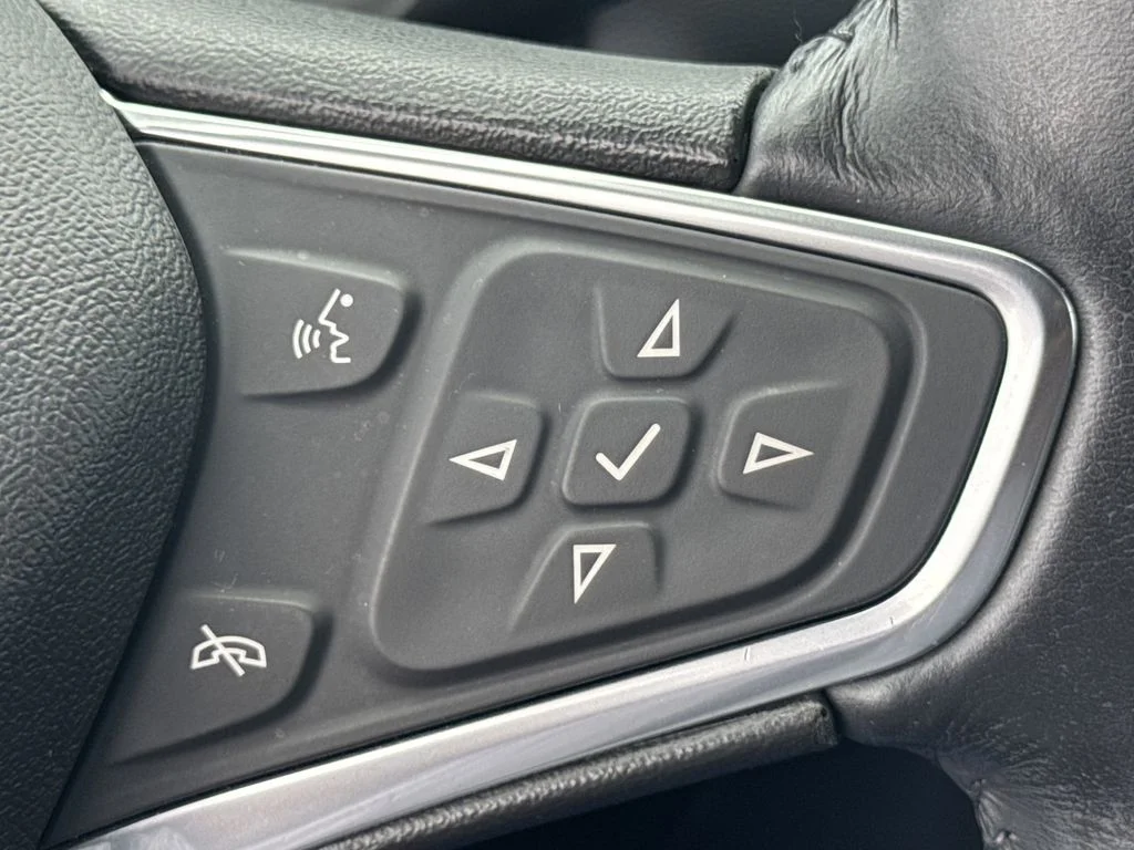 Used 2020 Silver Chevrolet LT image 25