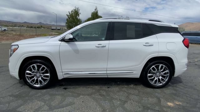 Used 2023 White Frost Tricoat GMC Denali image 5