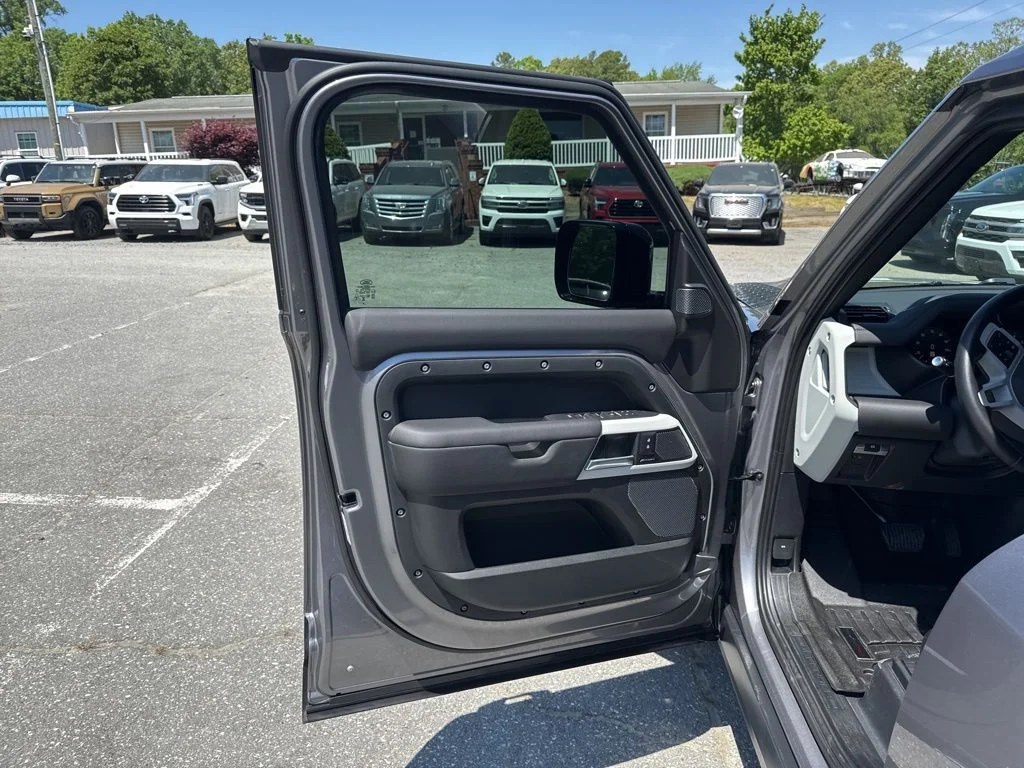 Used 2024 Silver Land Rover S image 26