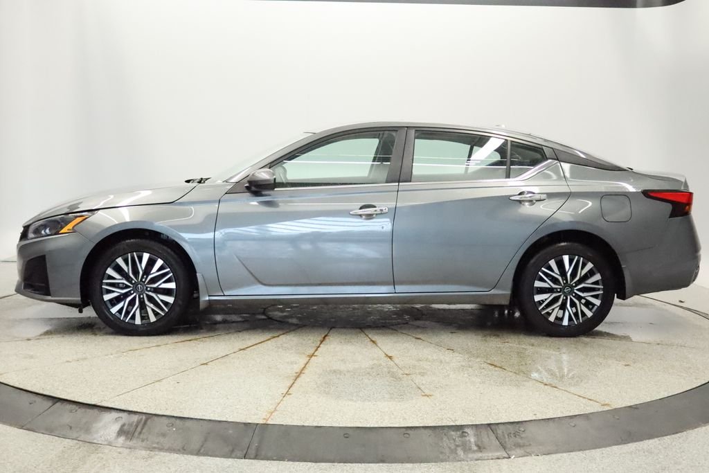 Used 2023 Nissan Altima SV with VIN 1N4BL4DW9PN310155 for sale in Coon Rapids, Minnesota