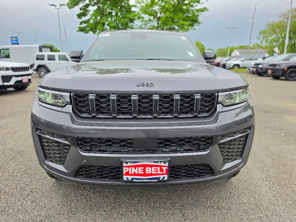 New 2026 Baltic Gray Metallic Clear-Coat Exterior Paint Jeep Laredo image 7