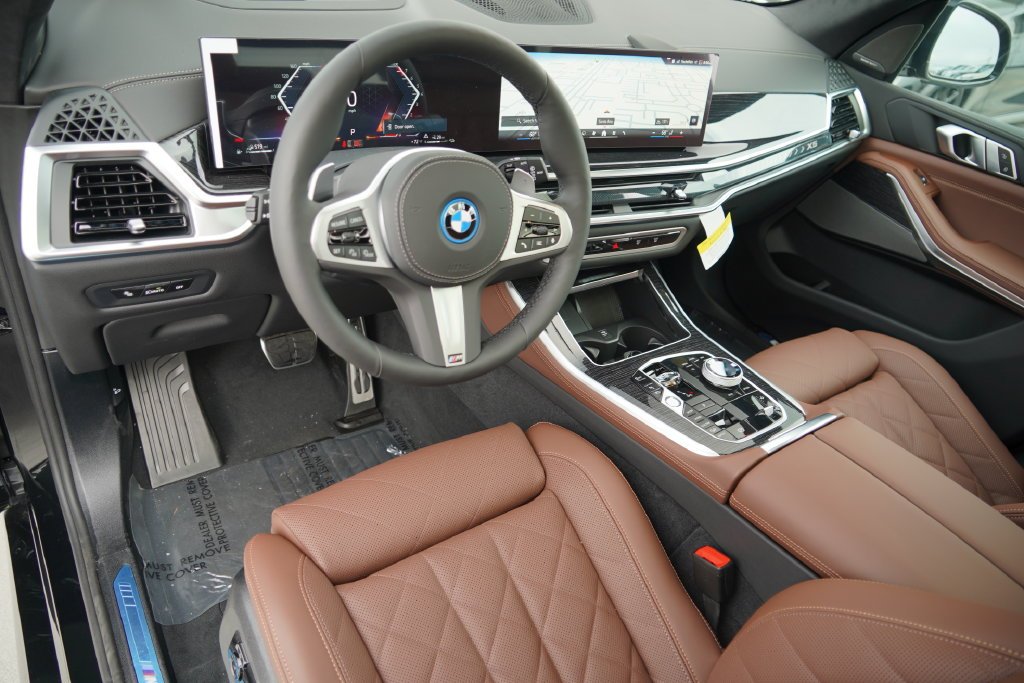 New 2026 Black Sapphire Metallic BMW xDrive50e image 13
