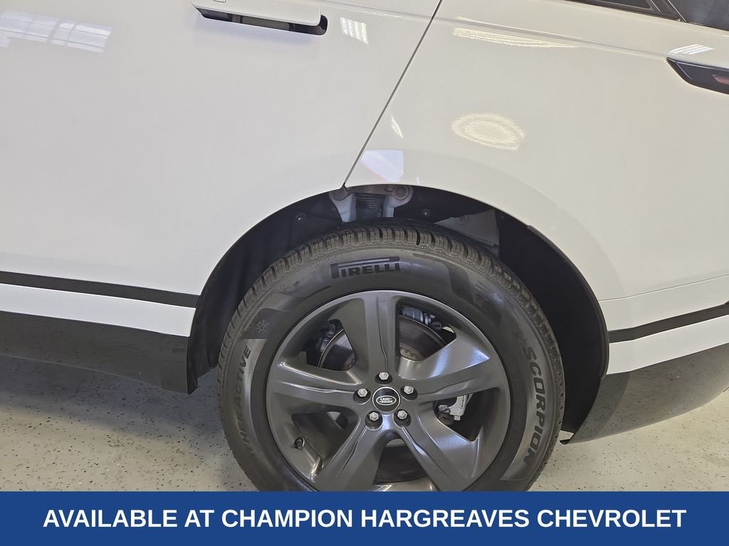 Used 2025 Ostuni Pearl White Metallic Land Rover Dynamic SE image 41