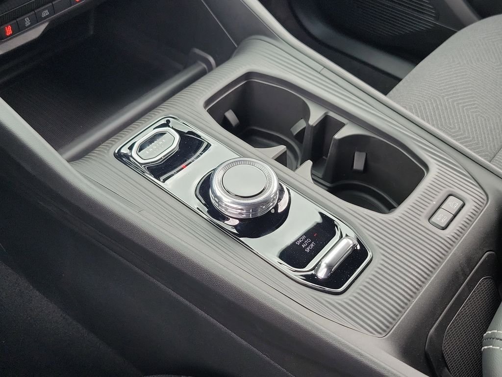 New 2026 Diamond Black Crystal Pearlcoat Jeep Laredo image 24