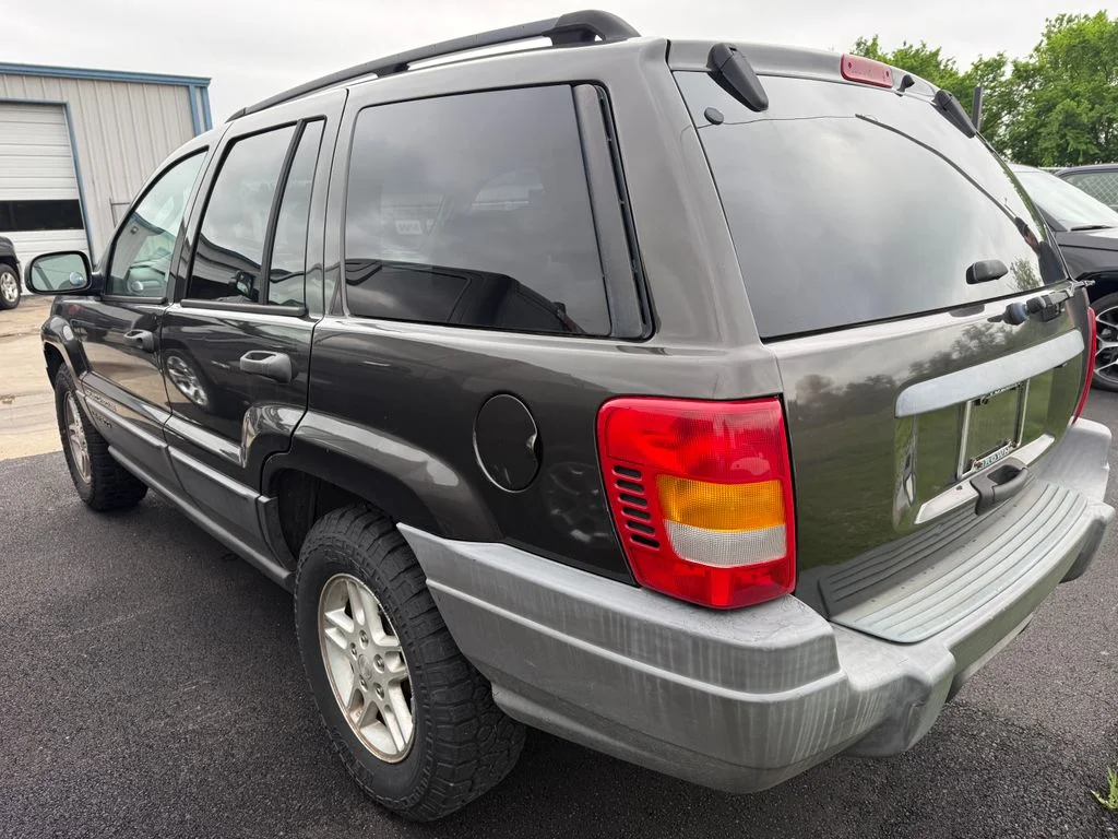 Used 2004 Beige Jeep Laredo image 8