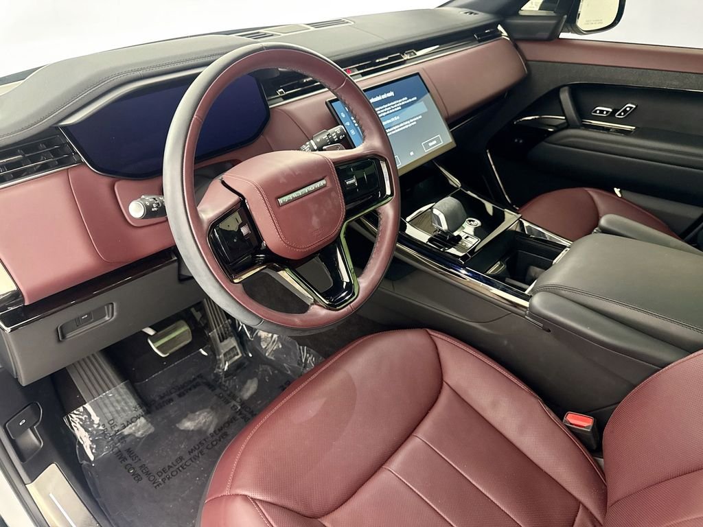 Certified Used 2025 White Land Rover Dynamic SE image 9