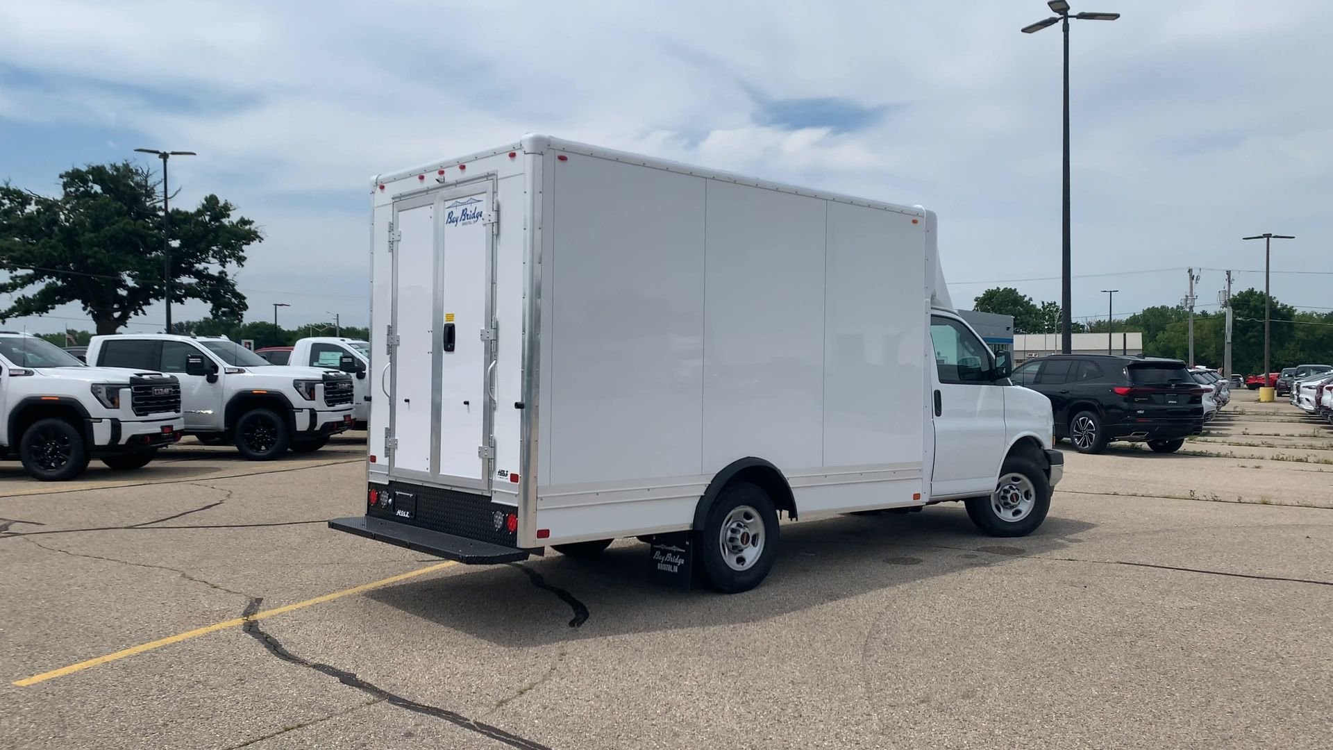 New 2025 Summit White GMC 1WT image 32