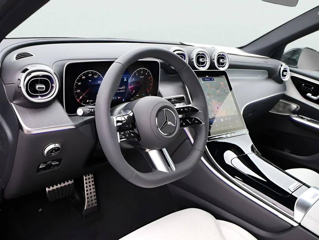 Used 2026 Obsidian Black Metallic Mercedes-Benz GLC 300 image 19