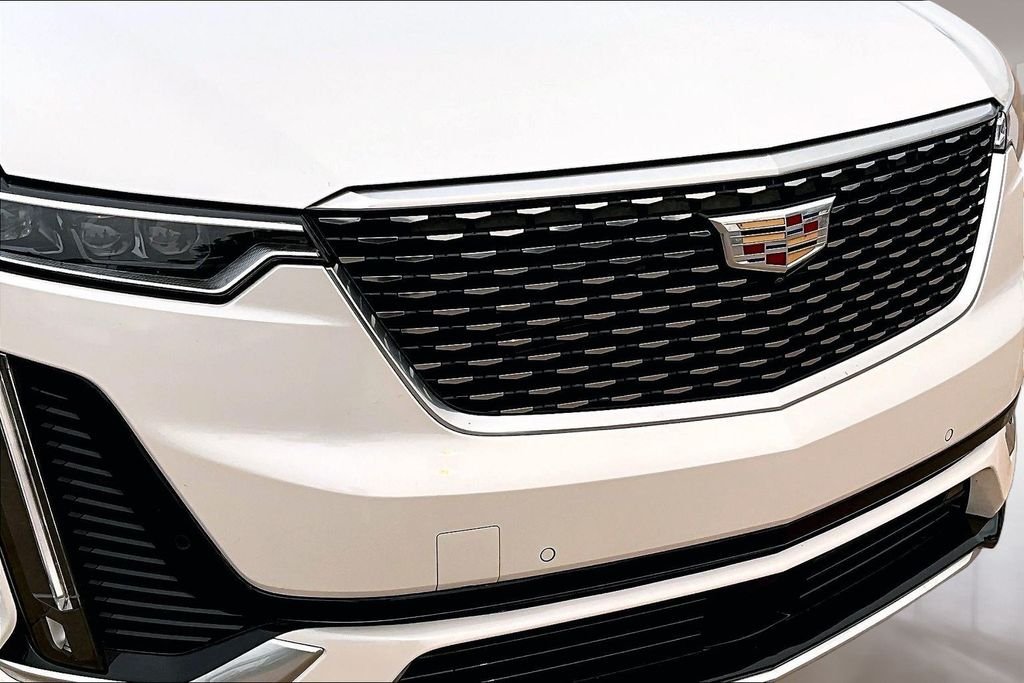 Used 2025 White Cadillac Premium Luxury image 29