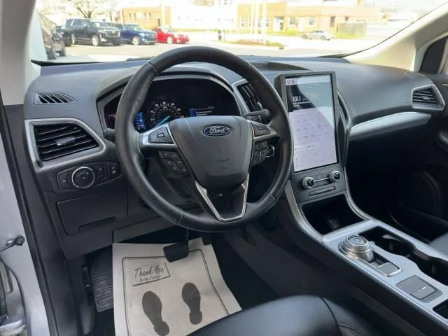 Used 2022 Silver Ford SEL image 39