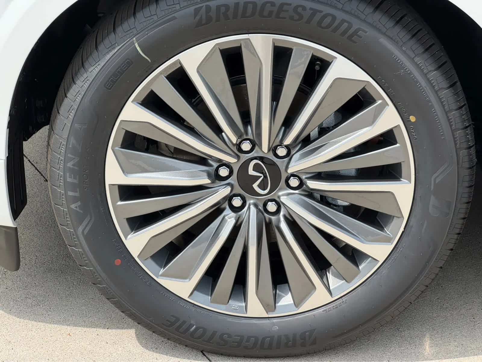 New 2026 RADIANT WHITE INFINITI Luxe 2WD image 7