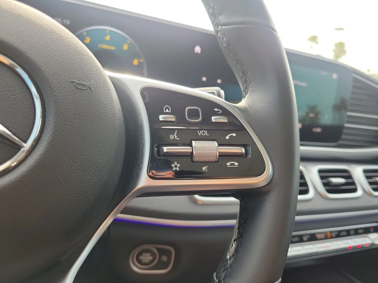 Certified Used 2023 White Mercedes-Benz GLE 450 image 30
