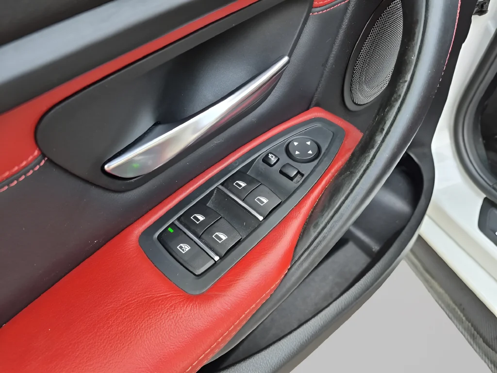 Used 2018 White BMW Base image 16