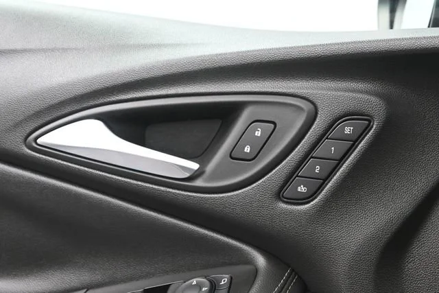 Used 2023 Ebony Twilight Metallic Buick Essence image 13