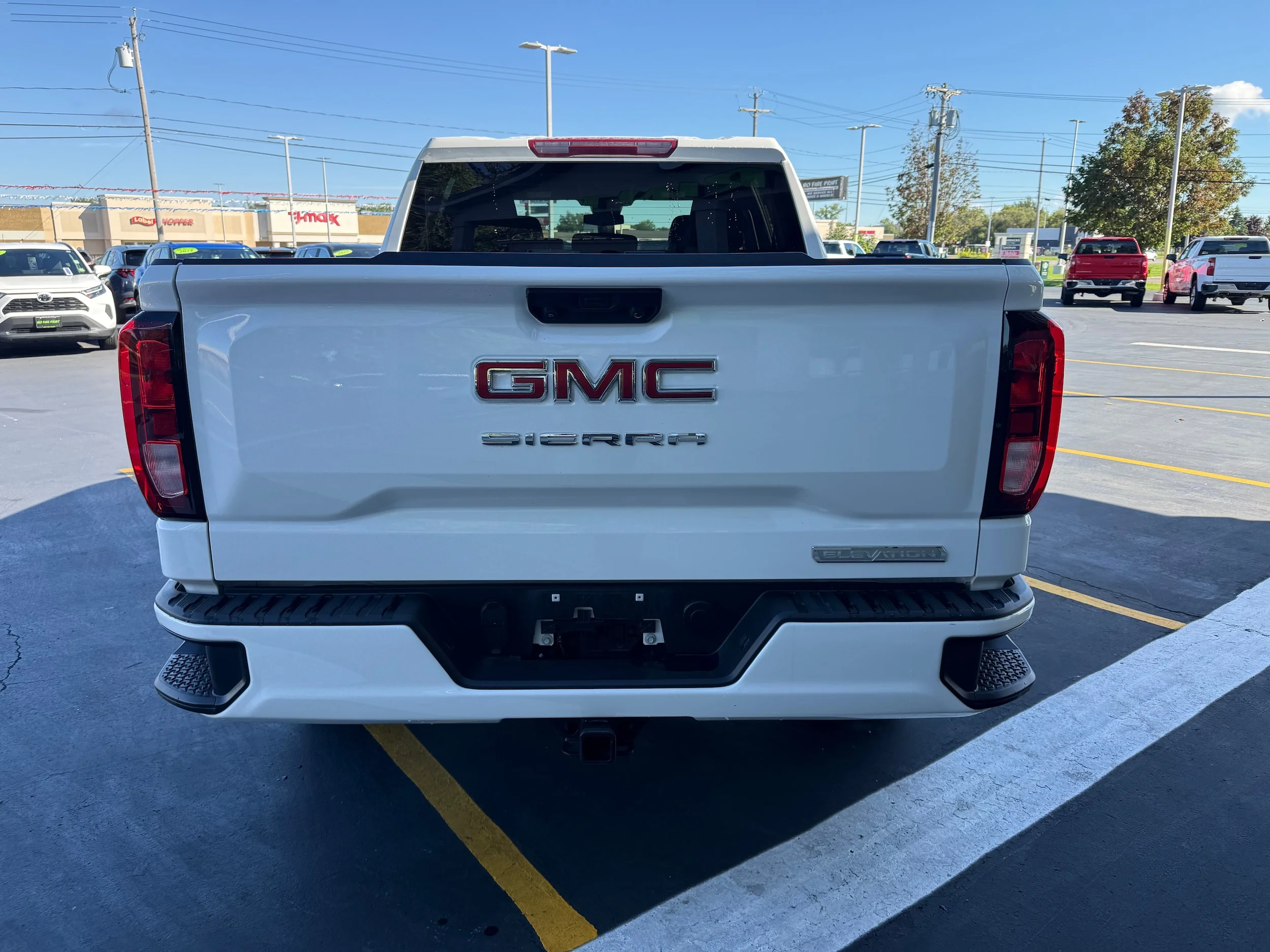 Used 2025 Summit White GMC Elevation image 5