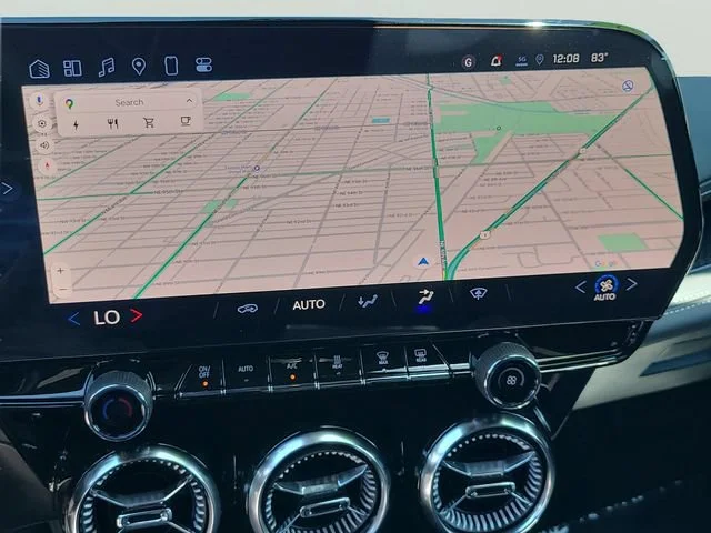 New 2025 Summit White Chevrolet LT image 32