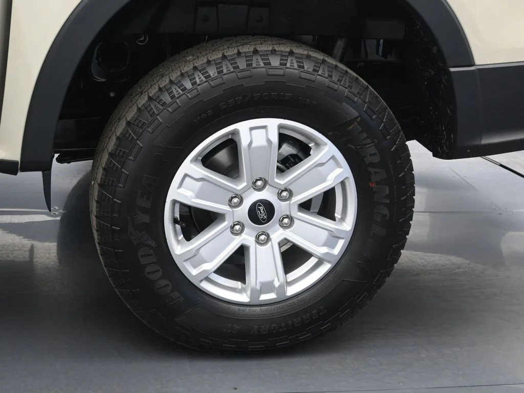 New 2025 Beige Ford XL image 23