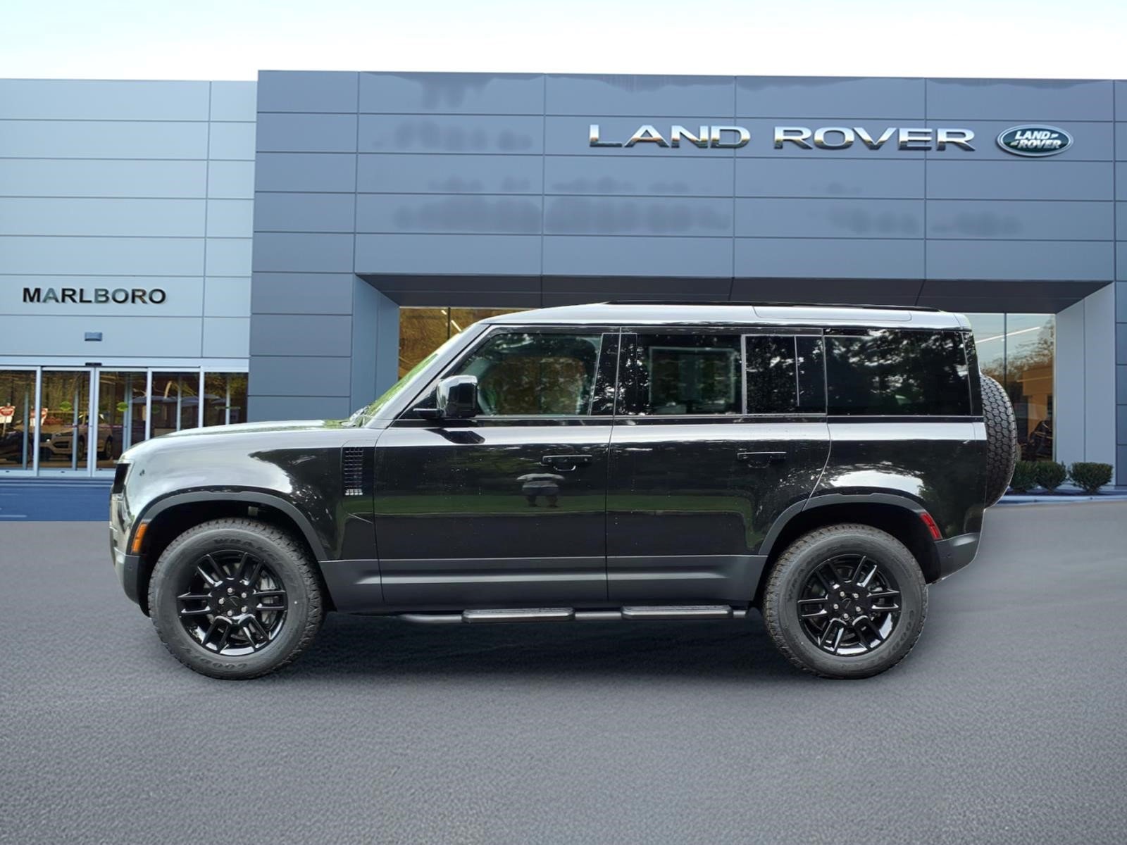 New 2026 Santorini Black Land Rover 110 S image 6
