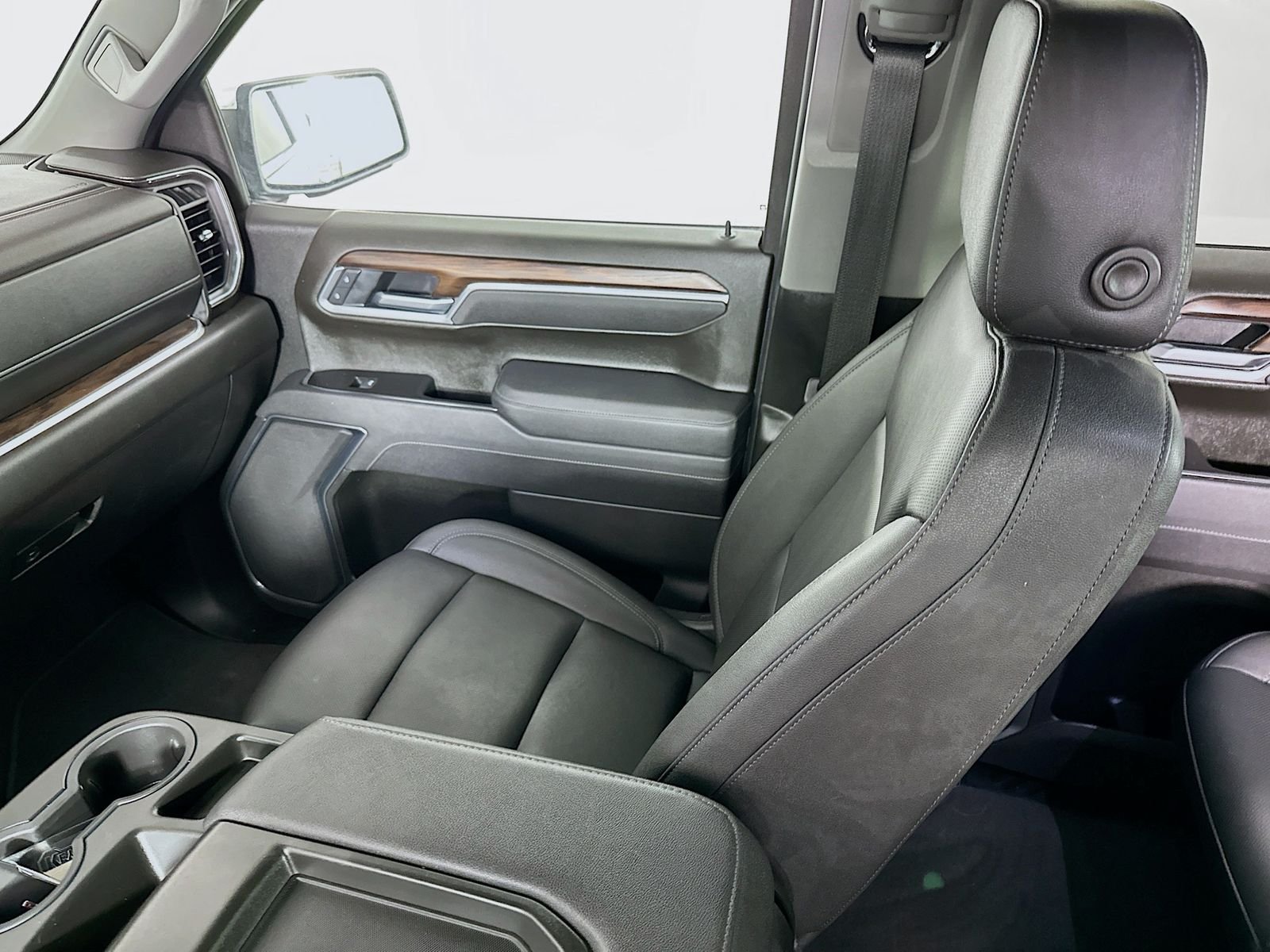 Used 2025 Summit White GMC SLT image 23