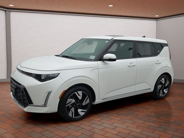 Used 2023 Snow White Pearl Kia GT-Line image 4