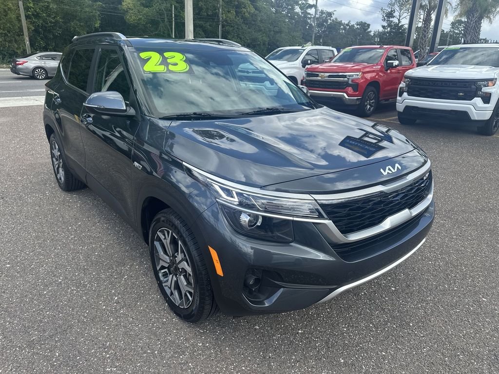 Used 2023  Kia EX image 10