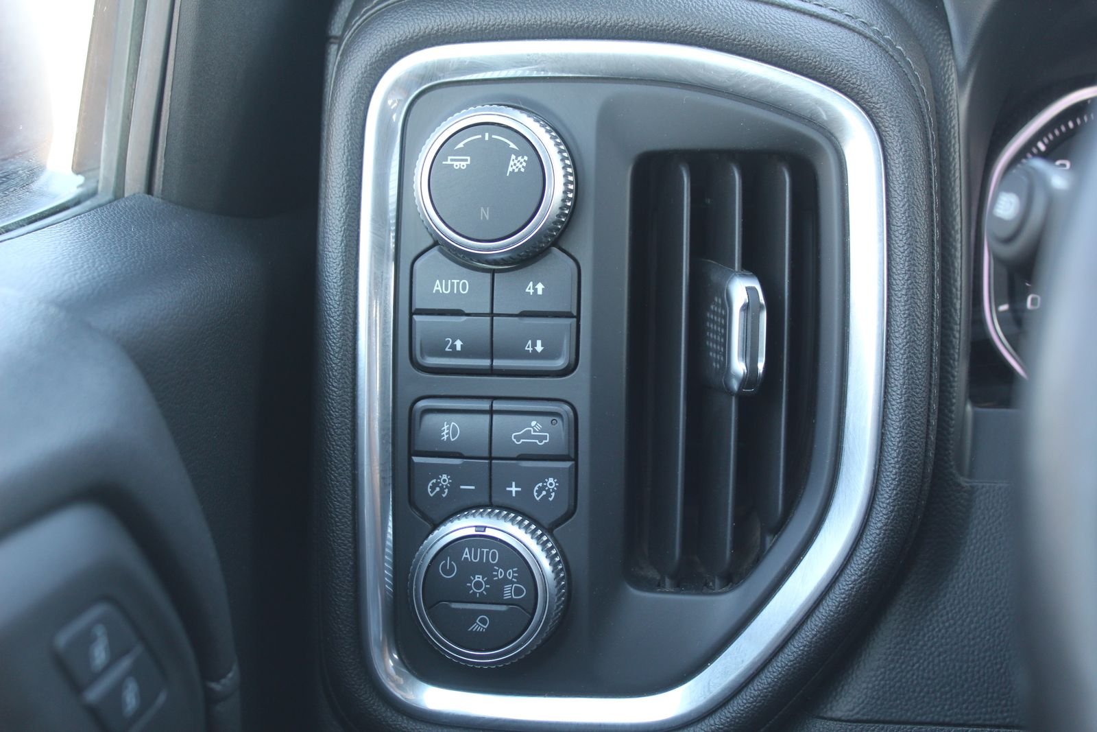 Used 2019 Cardinal Red GMC SLT image 13