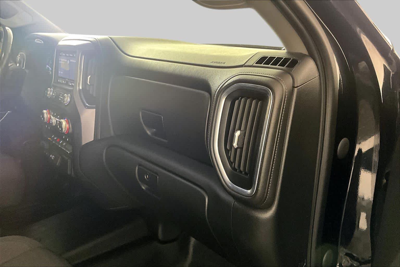 Used 2020 Onyx Black GMC SLE image 18