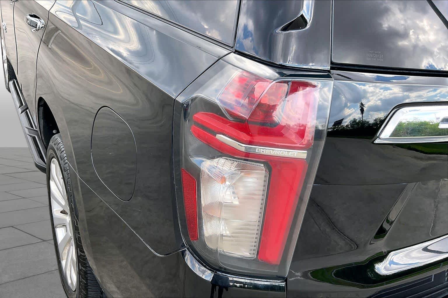 Used 2024 Ebony Twilight Metallic GMC SLE image 29