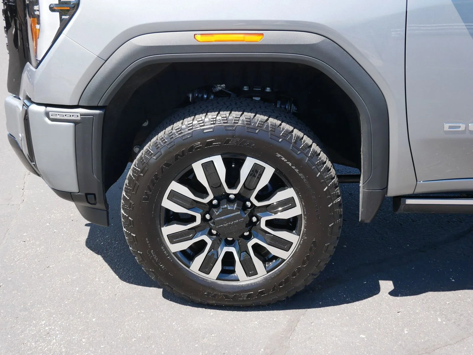 Used 2025 Sterling Metallic GMC Denali Ultimate image 7