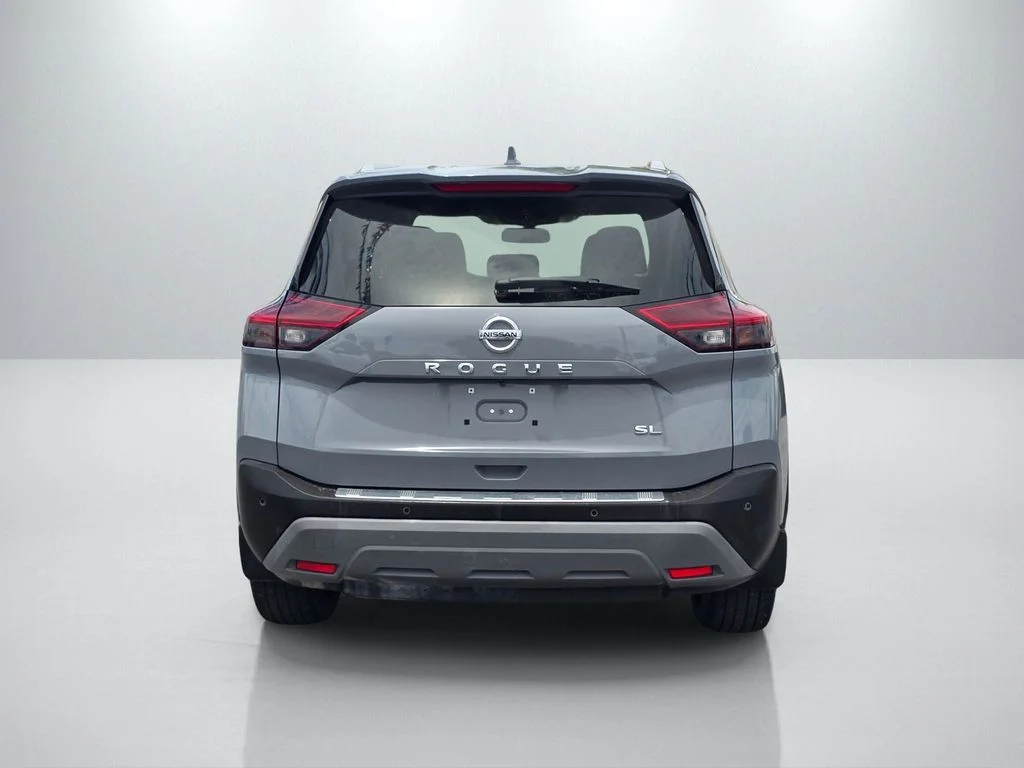 Used 2021 Gray Nissan SL image 6